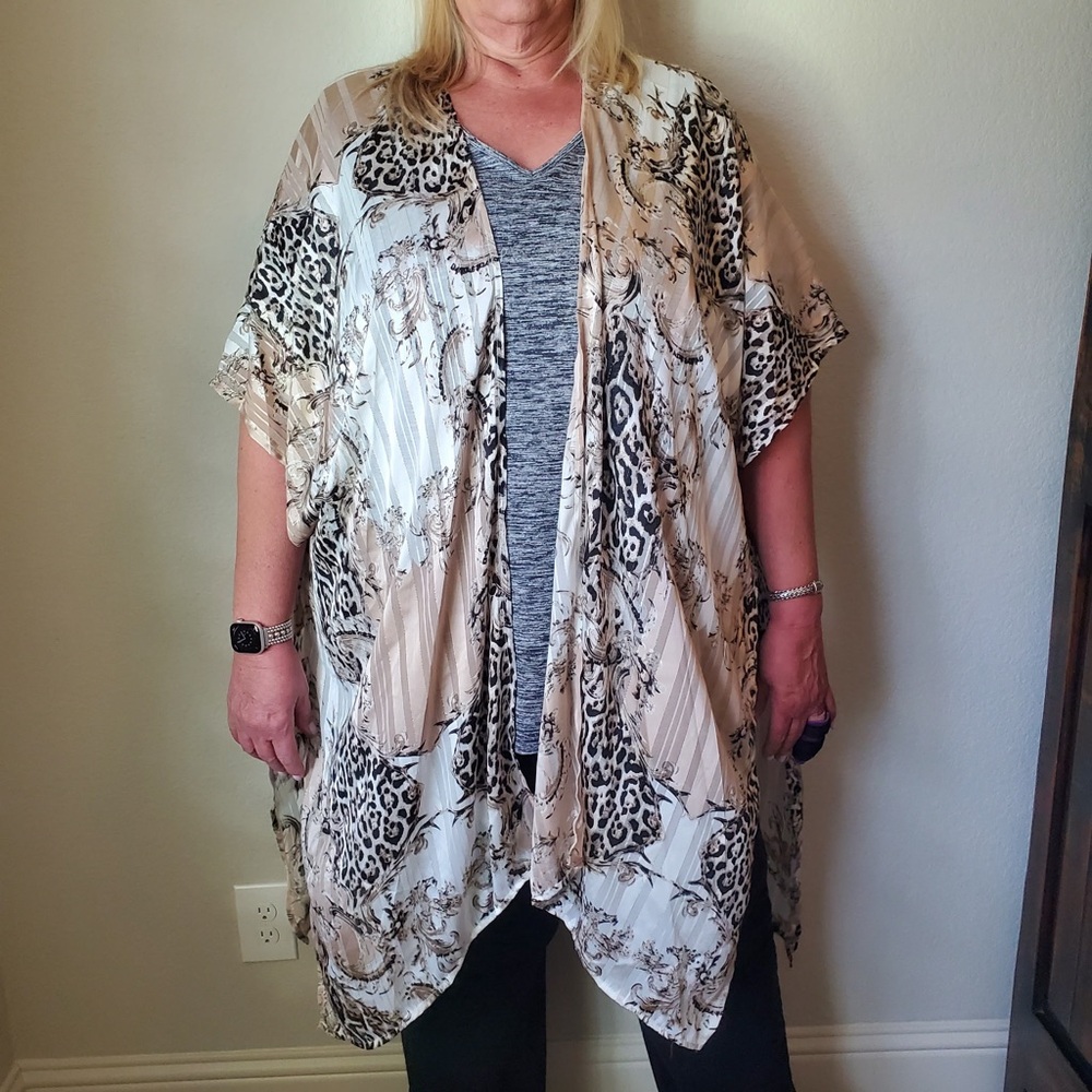Elegant Leopard Print Cape for Women